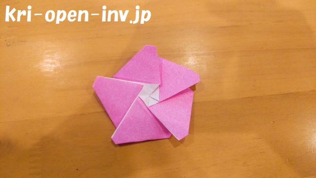 桃の花を折り紙で簡単に作る方法 子どもと作って部屋に飾ろう ページ 2 知楽ラボ